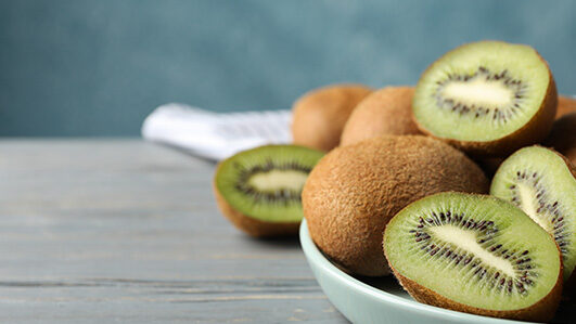 Tudo sobre o kiwi, uma fruta laxante